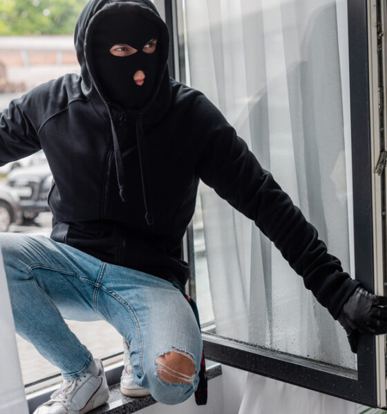 Rientra a casa e scopre il furto: rubati gioielli