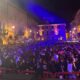 Folle Notte da record con oltre 4000 partecipanti. L’evento è iniziato già all’ora dell’aperitivo, con tantissime persone che hanno affollato le vie del borgo