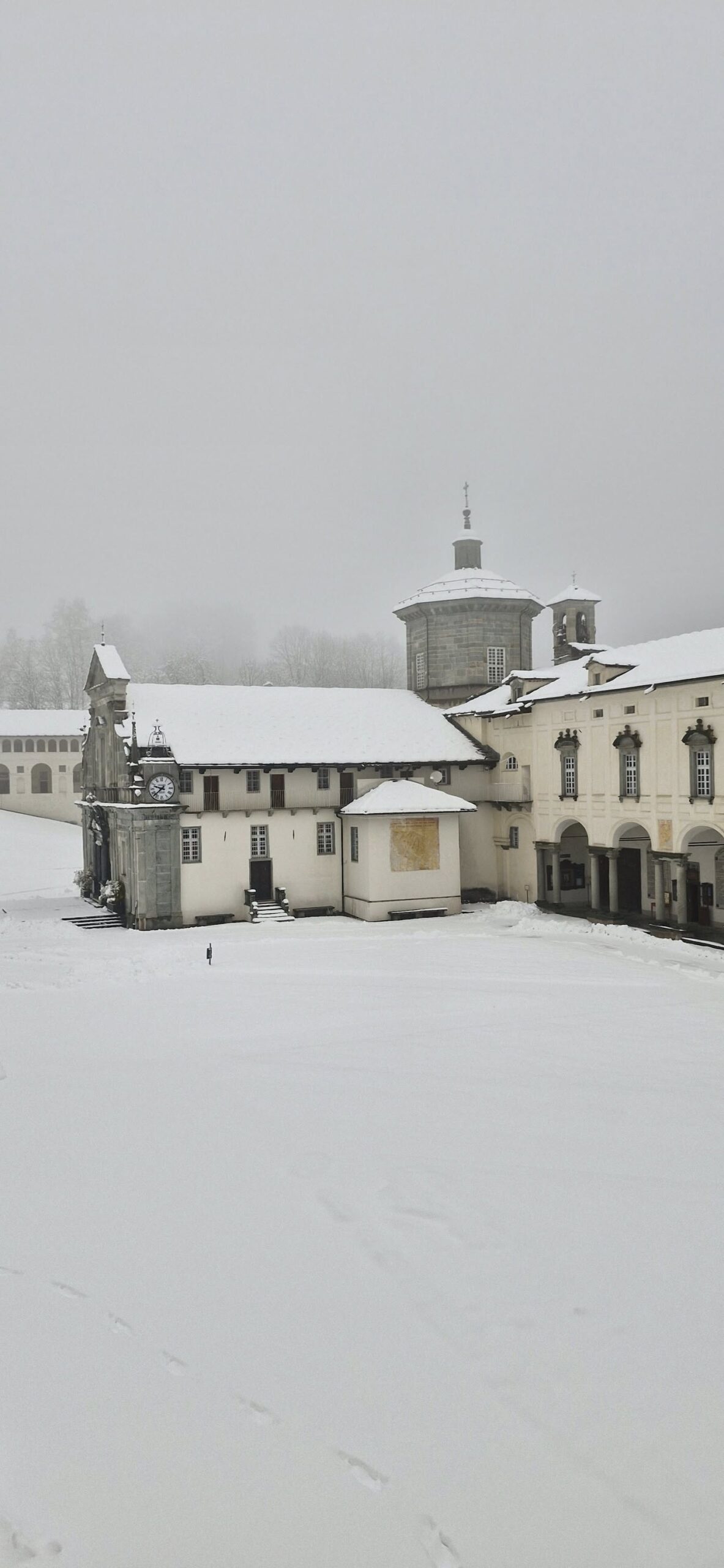 Oropa vestita d’inverno: caduti 20 centimetri di neve