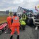 Schianto in autostrada fra due camion: due feriti, uno è grave
