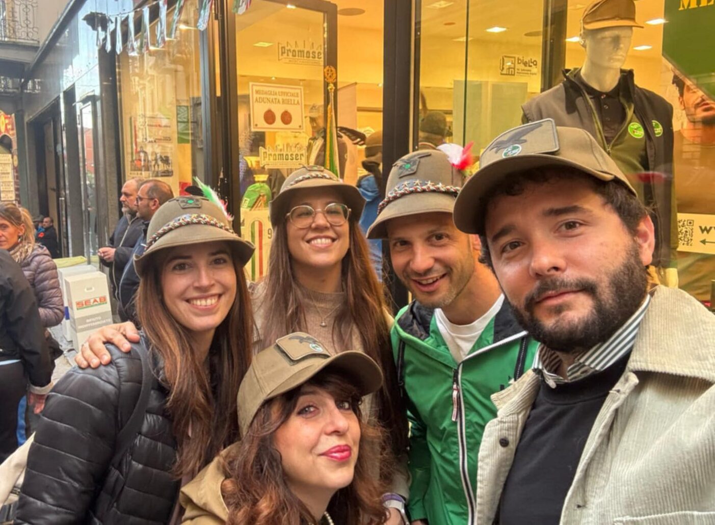 Il vostro selfie più bello dell'Adunata 2025