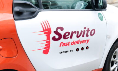 Adesivo su automobile