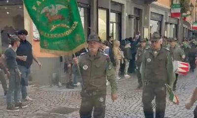 Fanfara di Valle Camonica sfila per le vie del centro - VIDEO