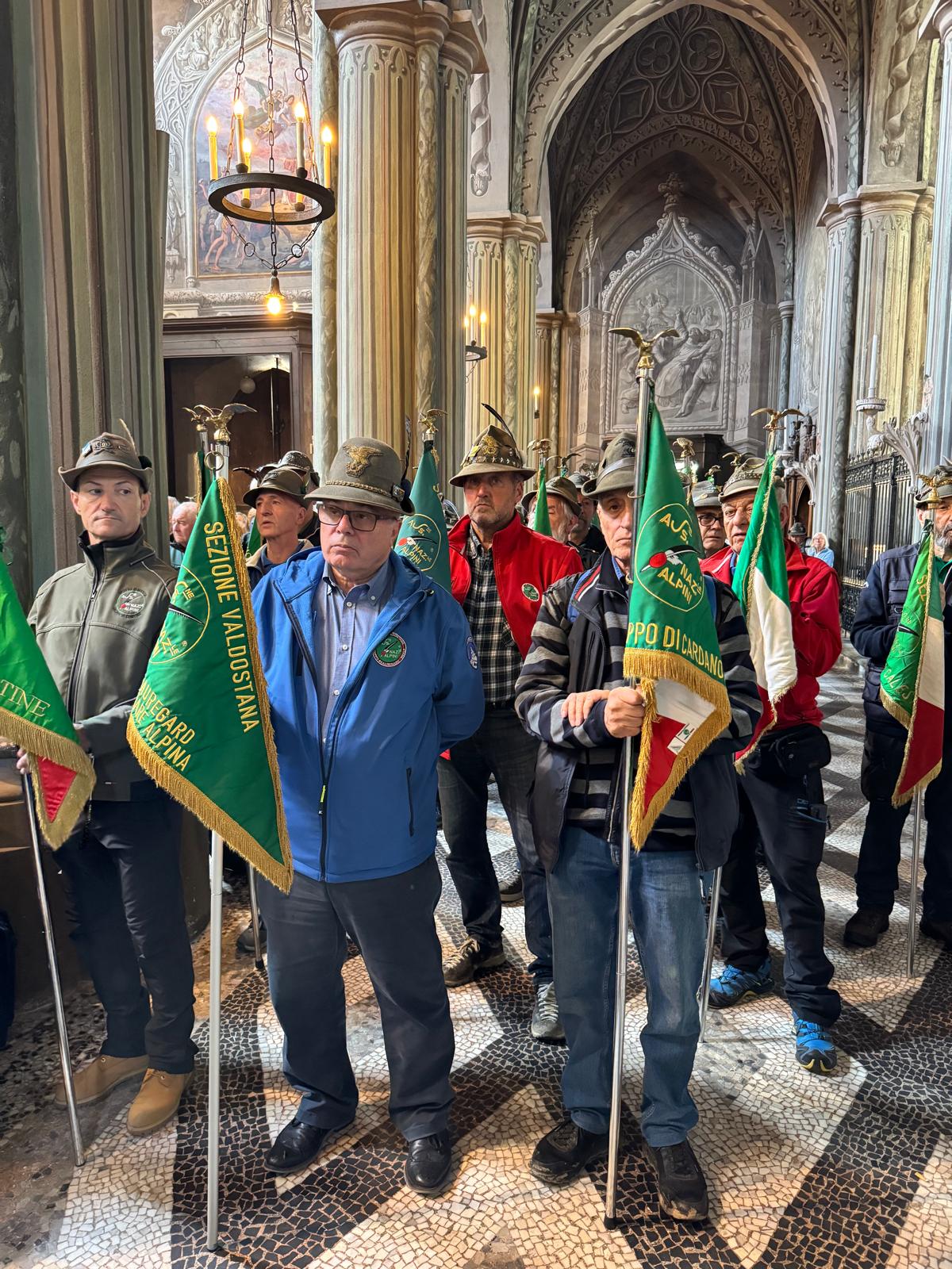 Adunata, Duomo gremito per la messa solenne presieduta dal vescovo - FOTO