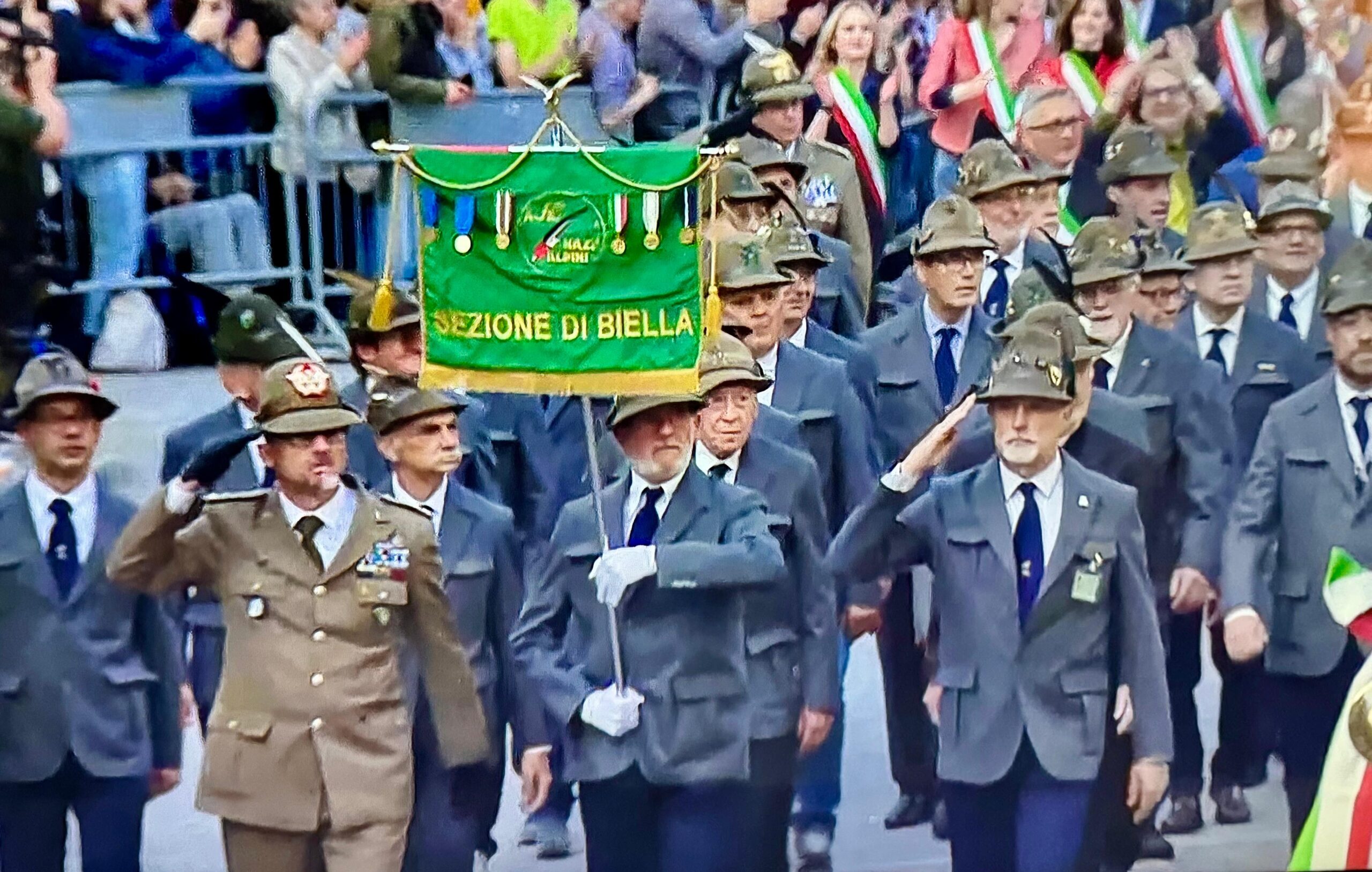L'attesa è finita: è il grande momento di Biella nella sfilata - VIDEO