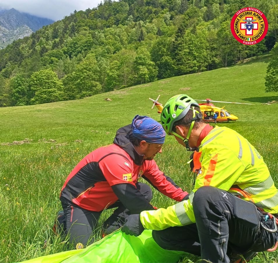 Precipita con il parapendio: soccorsa con l'eliambulanza