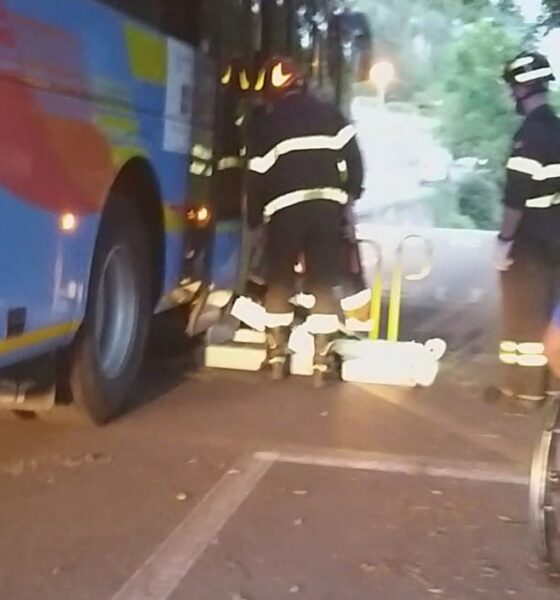 «Pedana del pullman bloccata, grazie per l’aiuto a mia figlia disabile»