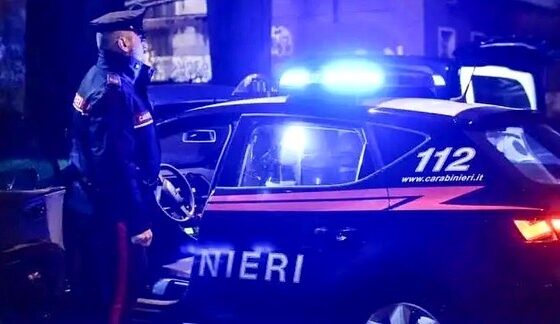 Rumori sospetti sul tetto alle due di notte. A dare l'allarme è stato un ragazzo di 19 anni. Sul posto sono intervenuti i carabinieri.