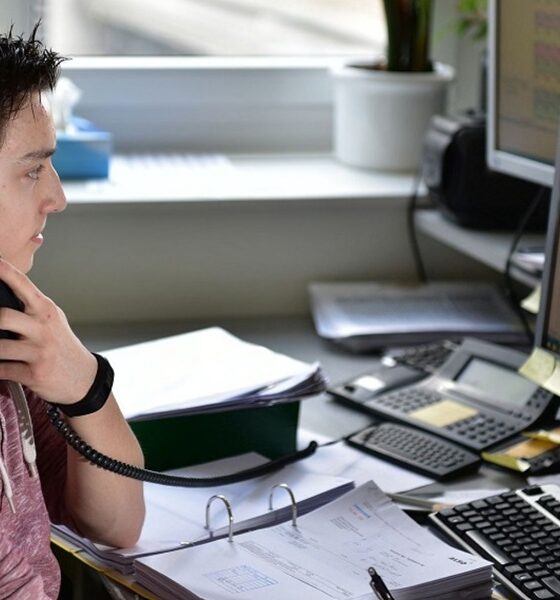 Cornuti e mazziati: per i biellesi più ore di lavoro ma meno soldi