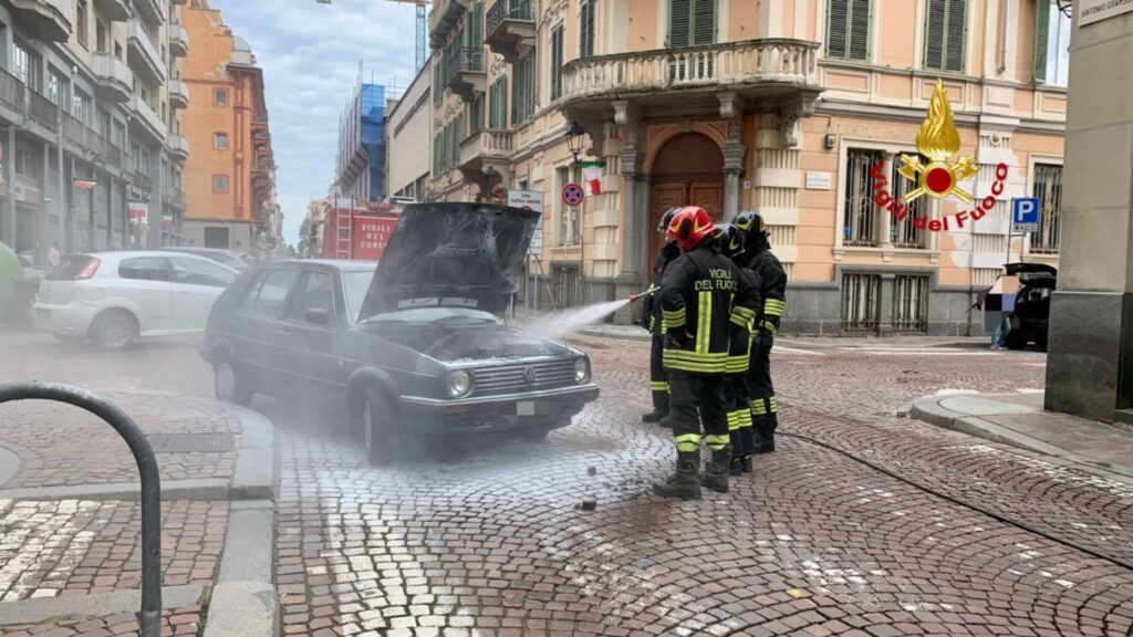 auto prende fuoco