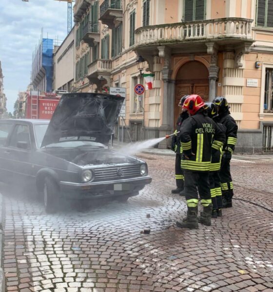 auto prende fuoco