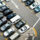 colpisce un'auto parcheggiata e scappa