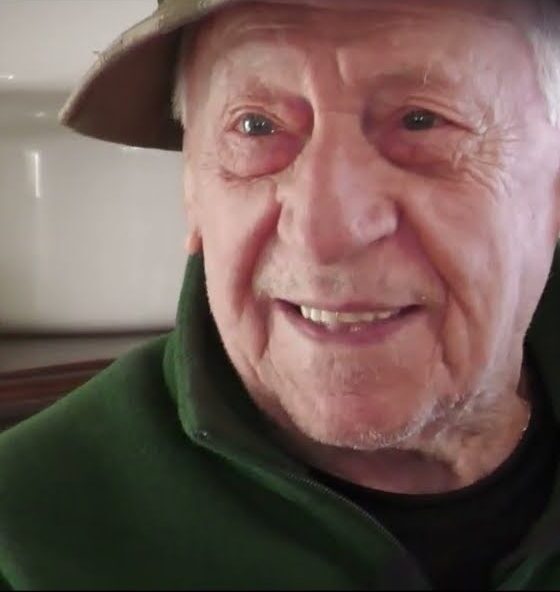 L'ovazione degli alpini per il mitico Corrado Perona. Corrado! Corrado!” L’Adunata lo ha salutato così: tributi, applausi, affetto. È Corrado Perona, 92 anni, biellese. Una vita nelle penne nere.