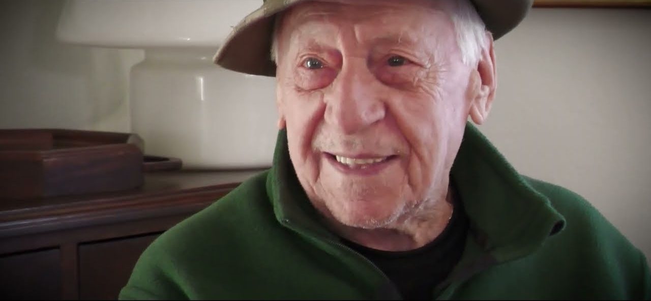 L'ovazione degli alpini per il mitico Corrado Perona. Corrado! Corrado!” L’Adunata lo ha salutato così: tributi, applausi, affetto. È Corrado Perona, 92 anni, biellese. Una vita nelle penne nere.
