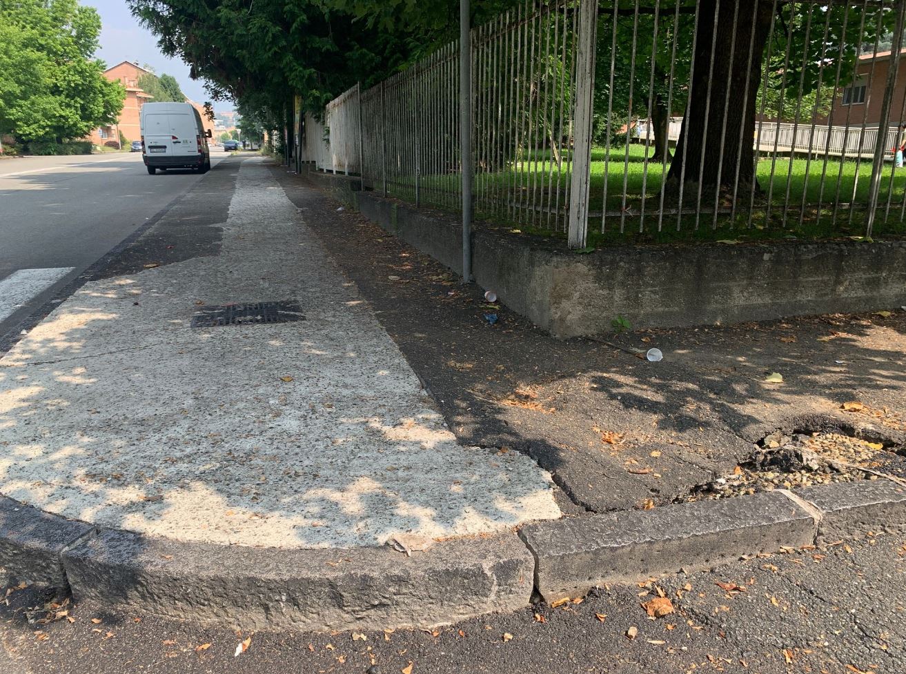 Villaggio Lamarmora, il PD interroga sui marciapiedi disastrati