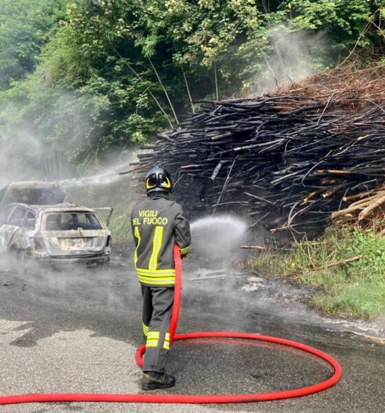 Automobile a fuoco sulla Settimo Vittone