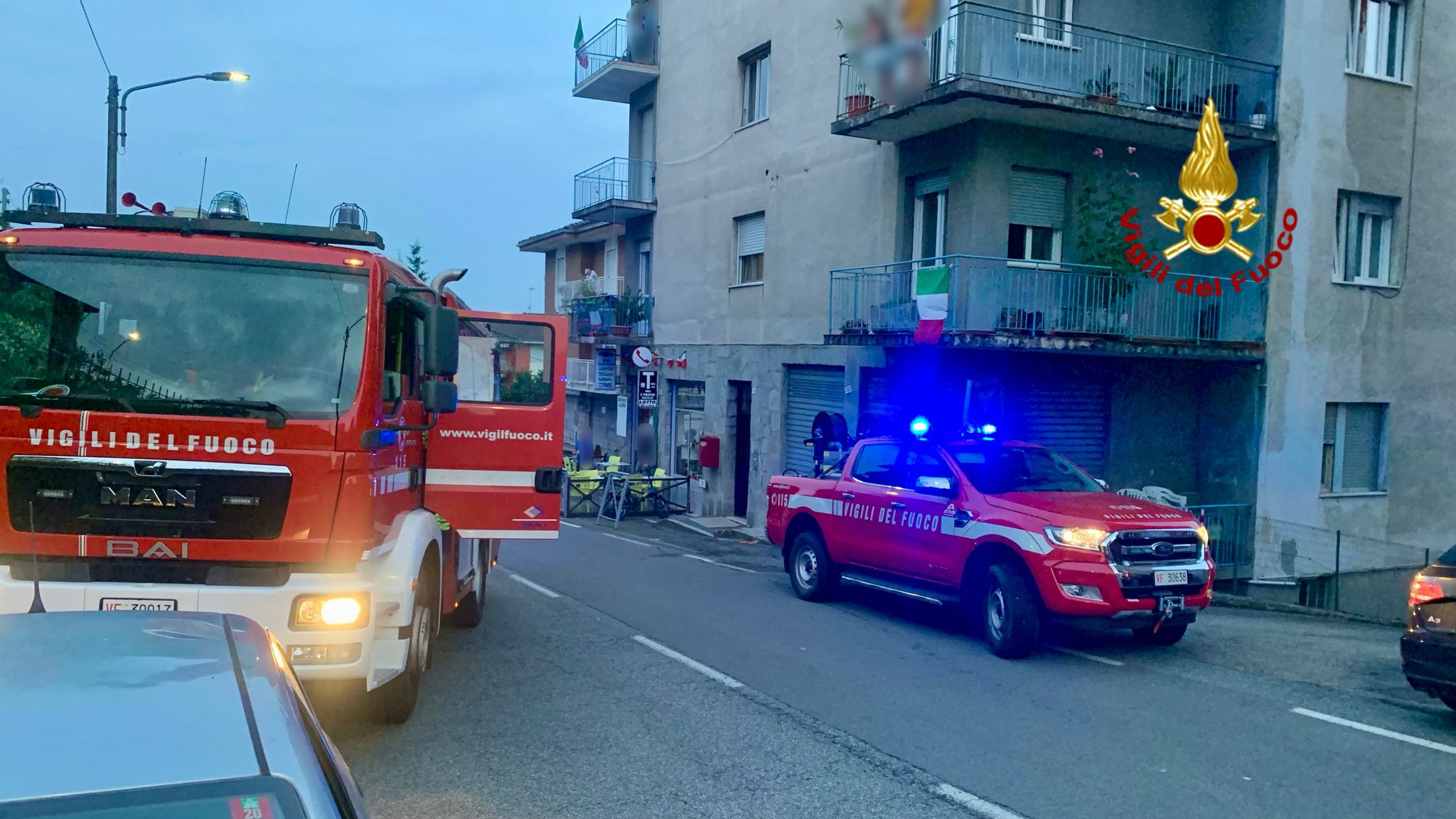 Incendio nel magazzino di un bar a Pralungo