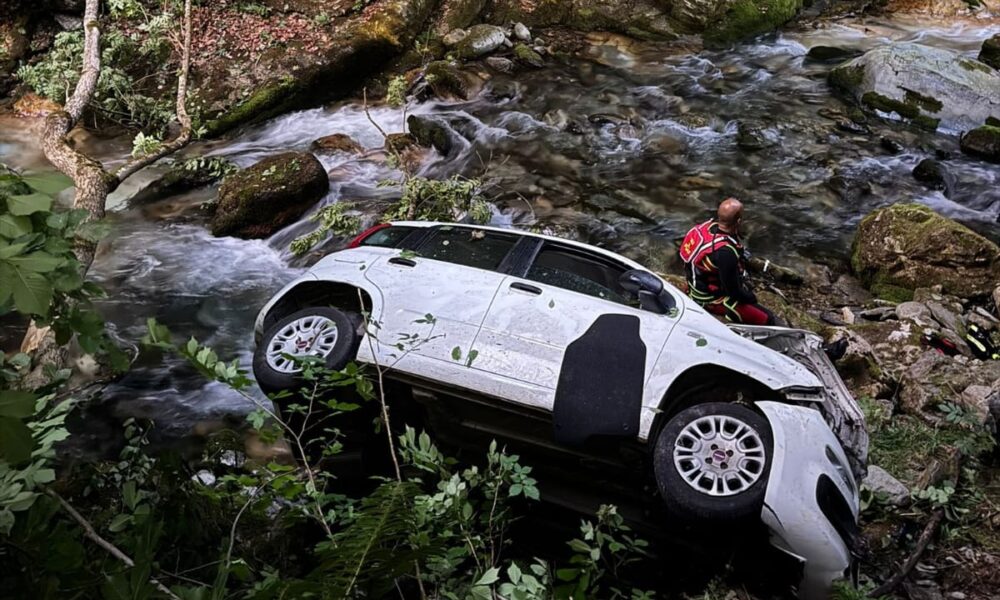 Donna precipita con l’auto, salvata dai tecnici del Soccorso alpino