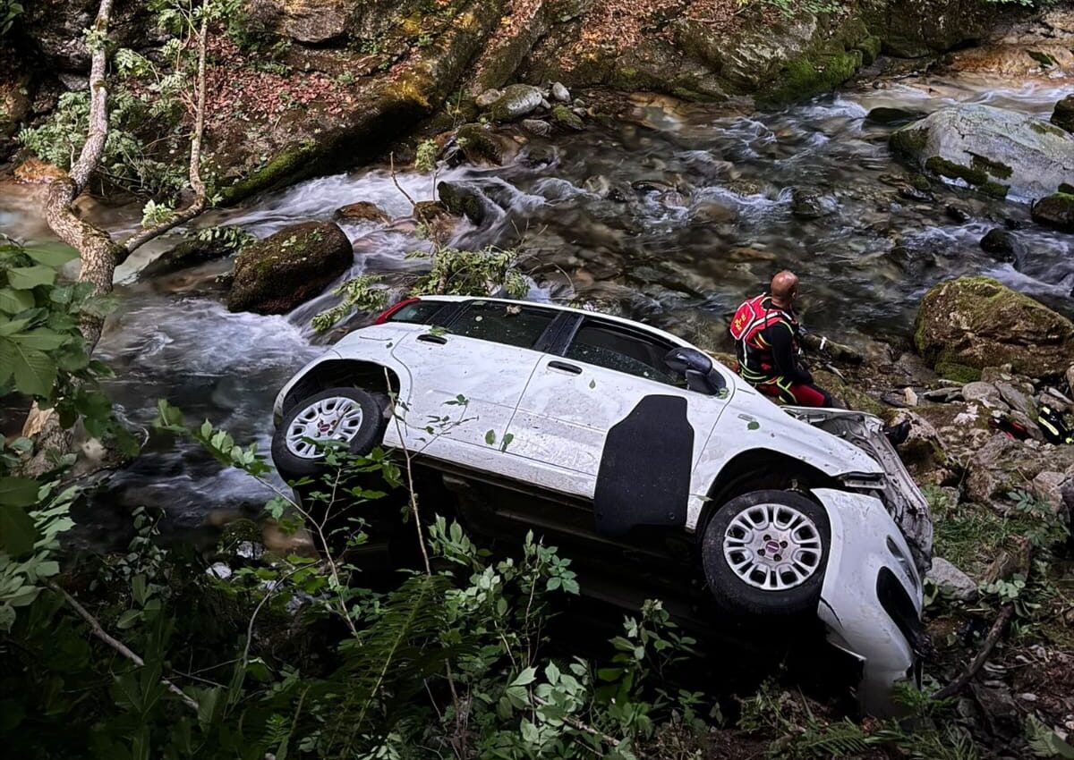 Donna precipita con l’auto, salvata dai tecnici del Soccorso alpino
