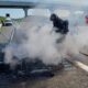 Auto prende fuoco mentre percorre l’autostrada