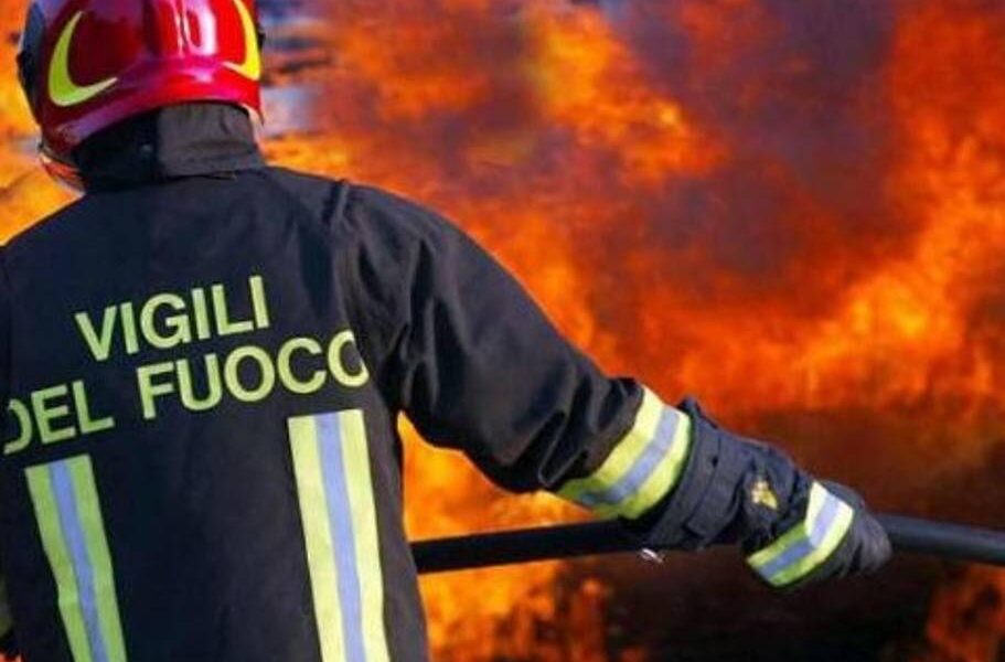 due auto in fiamme