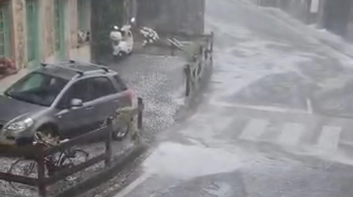 Strona imbiancata dalla grandine - GUARDATE IL VIDEO