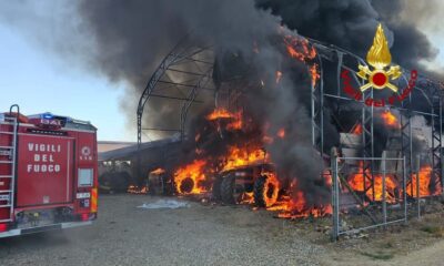 Rogo devasta una cascina: in fiamme le rotoballe di fieno