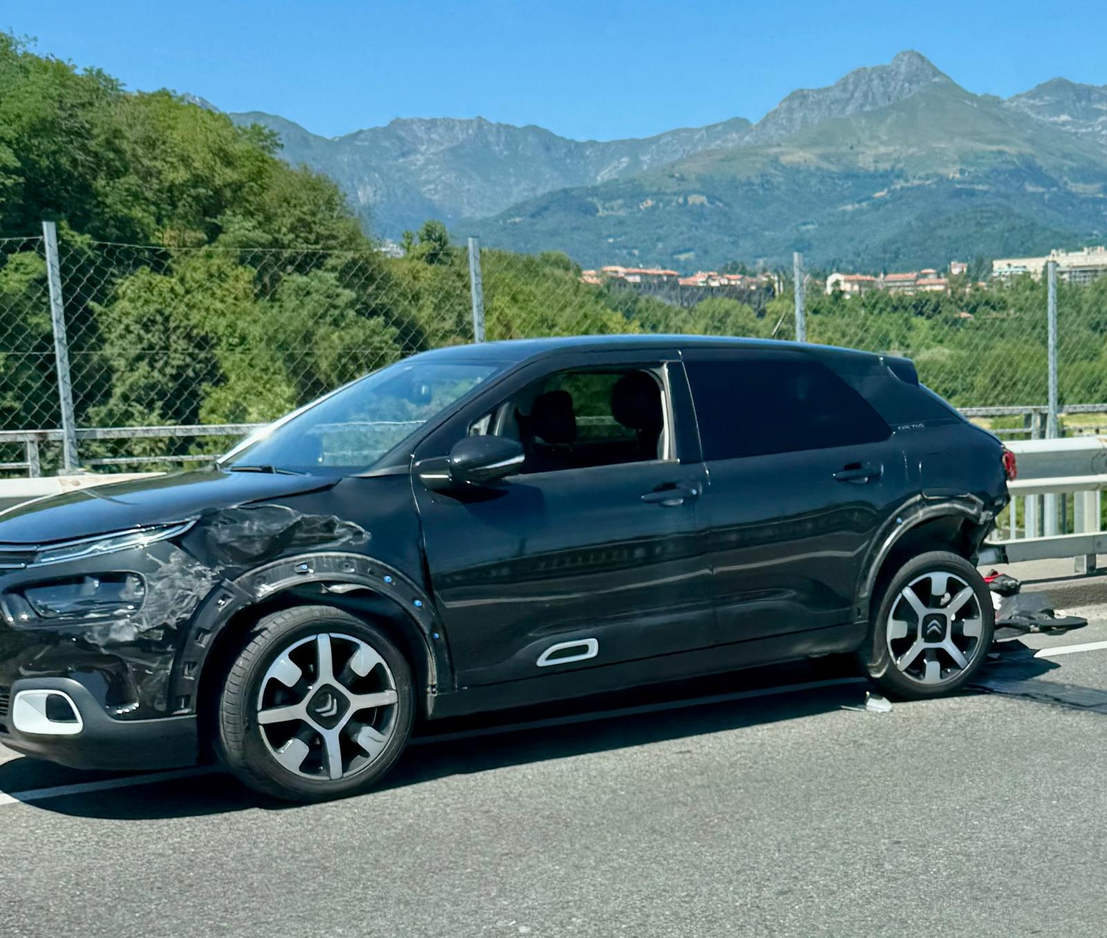 Incidente sul ponte della tangenziale: lunghe code in entrambe le direzioni