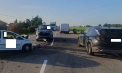Frontale a Massazza, quattro mezzi coinvolti