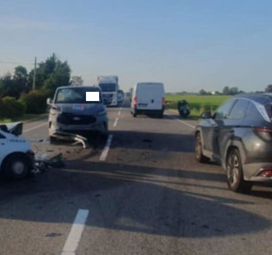 Frontale a Massazza, quattro mezzi coinvolti