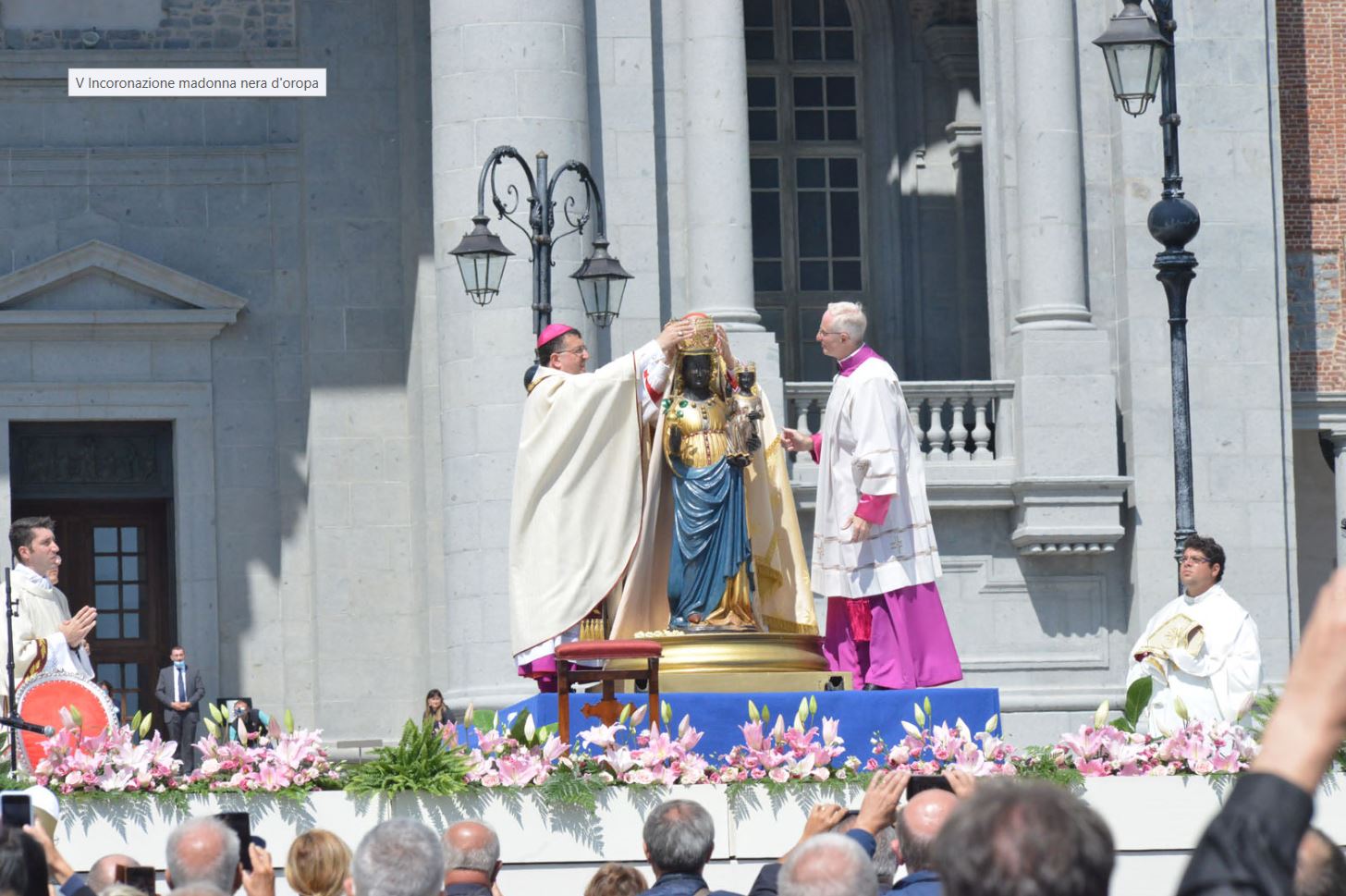 La statua della Madonna d’Oropa trasferita nella Basilica Nuova