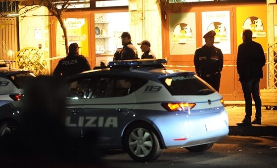 accoltellato in centro