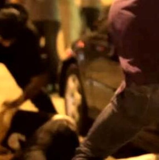 Volano pugni e bastonate davanti alla discoteca Eden di Viverone. Sul posto sono giunti carabinieri e polizia, che in breve tempo hanno riportato la calma. 