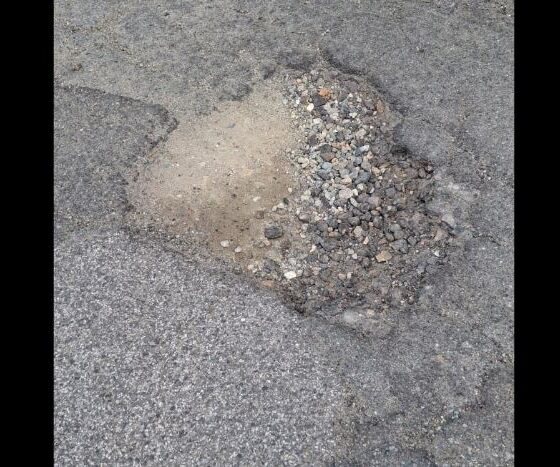 La guerra blocca anche le asfaltature in città