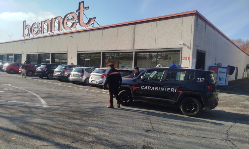 carabiniere supermercato