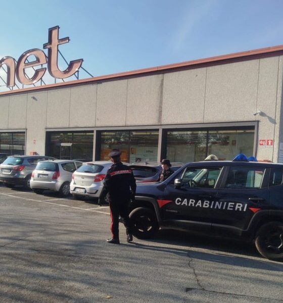 carabiniere supermercato