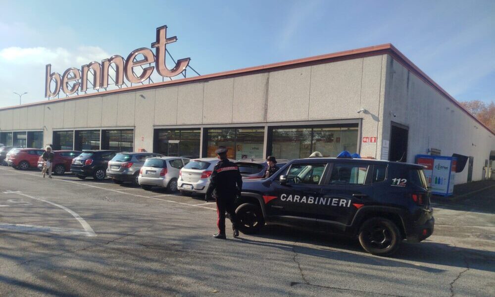 carabiniere supermercato