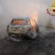 Auto completamente devastata dalle fiamme
