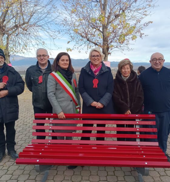 Inaugurata anche a Salussola la panchina rossa