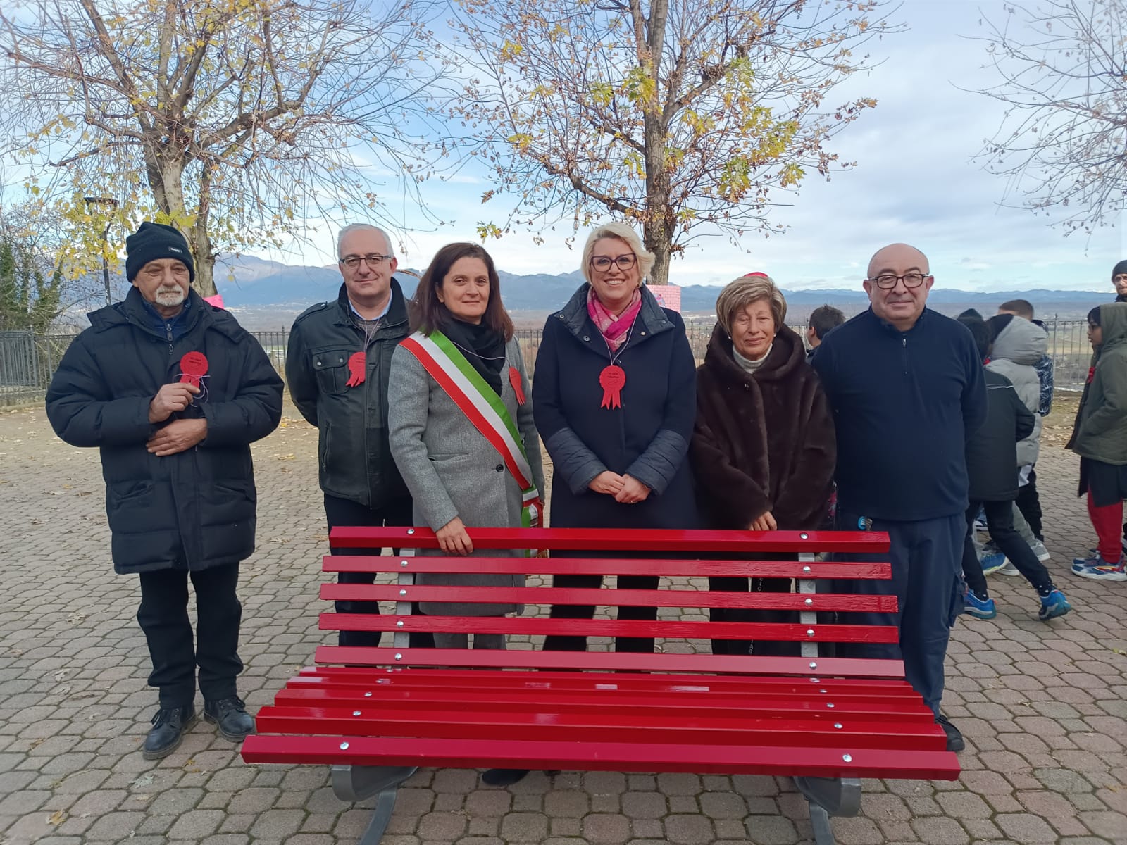 Inaugurata anche a Salussola la panchina rossa