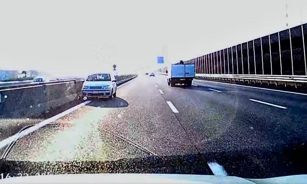 Auto contromano sulla Torino-Milano: sfiorato il frontale