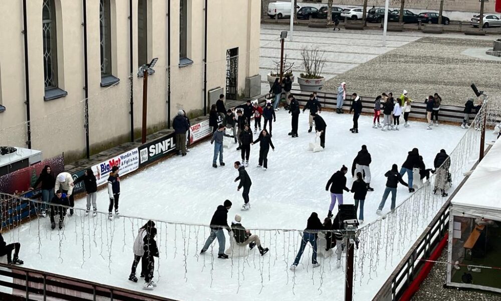 domani inaugura la pista di pattinaggio