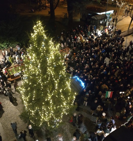 Sabato l’accensione dell’albero di Natale