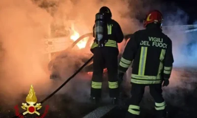 auto in fiamme a4