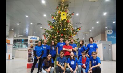 Come da tradizione torna l’albero di Natale che porta “luce ”in ospedale