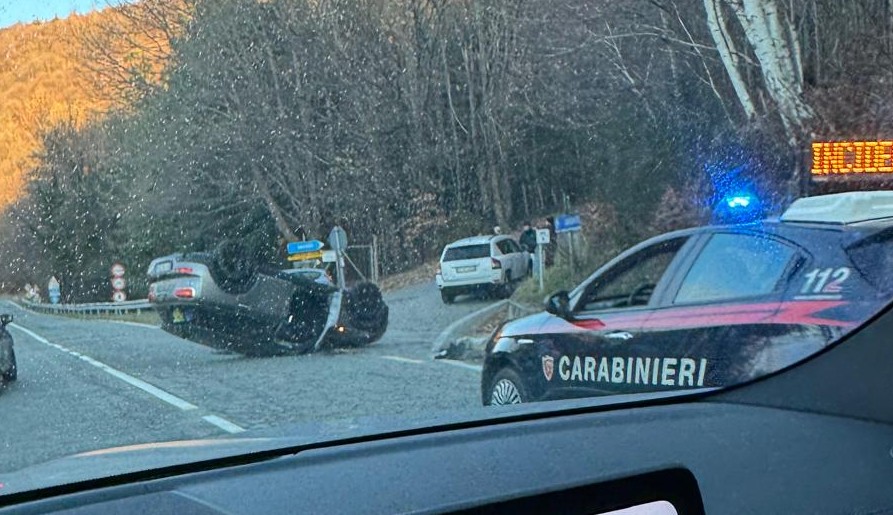 auto ribaltata sulla settimo vittone