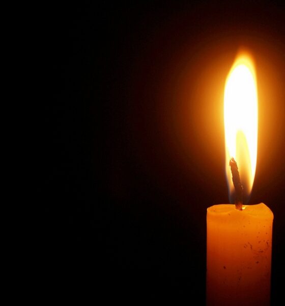 una comunità in lutto per la giovane maestra