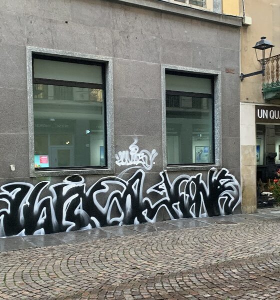 muro via italia imbrattato