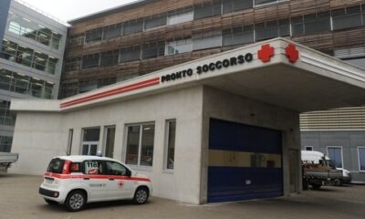 uomo dà di matto al pronto soccorso