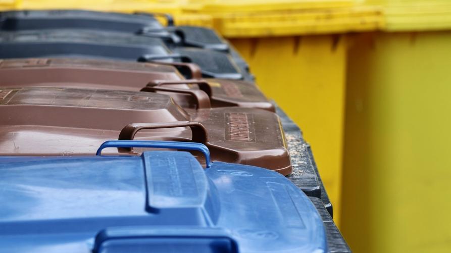 Bidoni per la raccolta differenziata